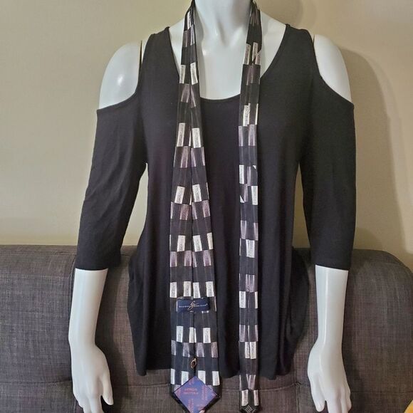 Giorgio Brutini Black, Gray, & White Silk Tie - Picture 4 of 5